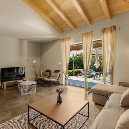 Stoje Villa *