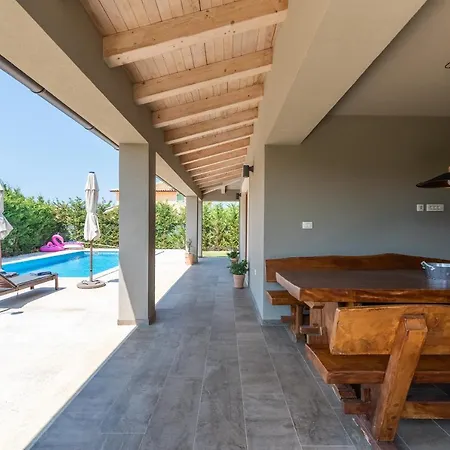 Stoje Villa Svetvinčenat
